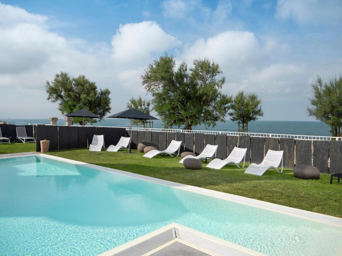 Hotel Chateau Des Tourelles - Relais Thalasso & Spa Pornichet Buitenkant foto